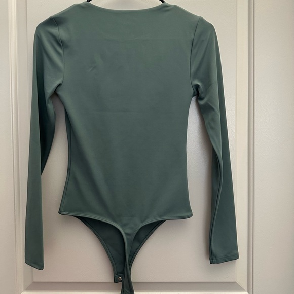 Express Body Contour Double Layer Crew Neck Thong Bodysuit - Picture 5 of 12